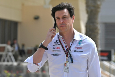 Chefe da Mercedes, Toto Wolff afasta possibilidade de Sainz substituir Hamilton