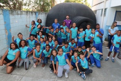 Escola de São Gonçalo recebe o Planetário Itinerante