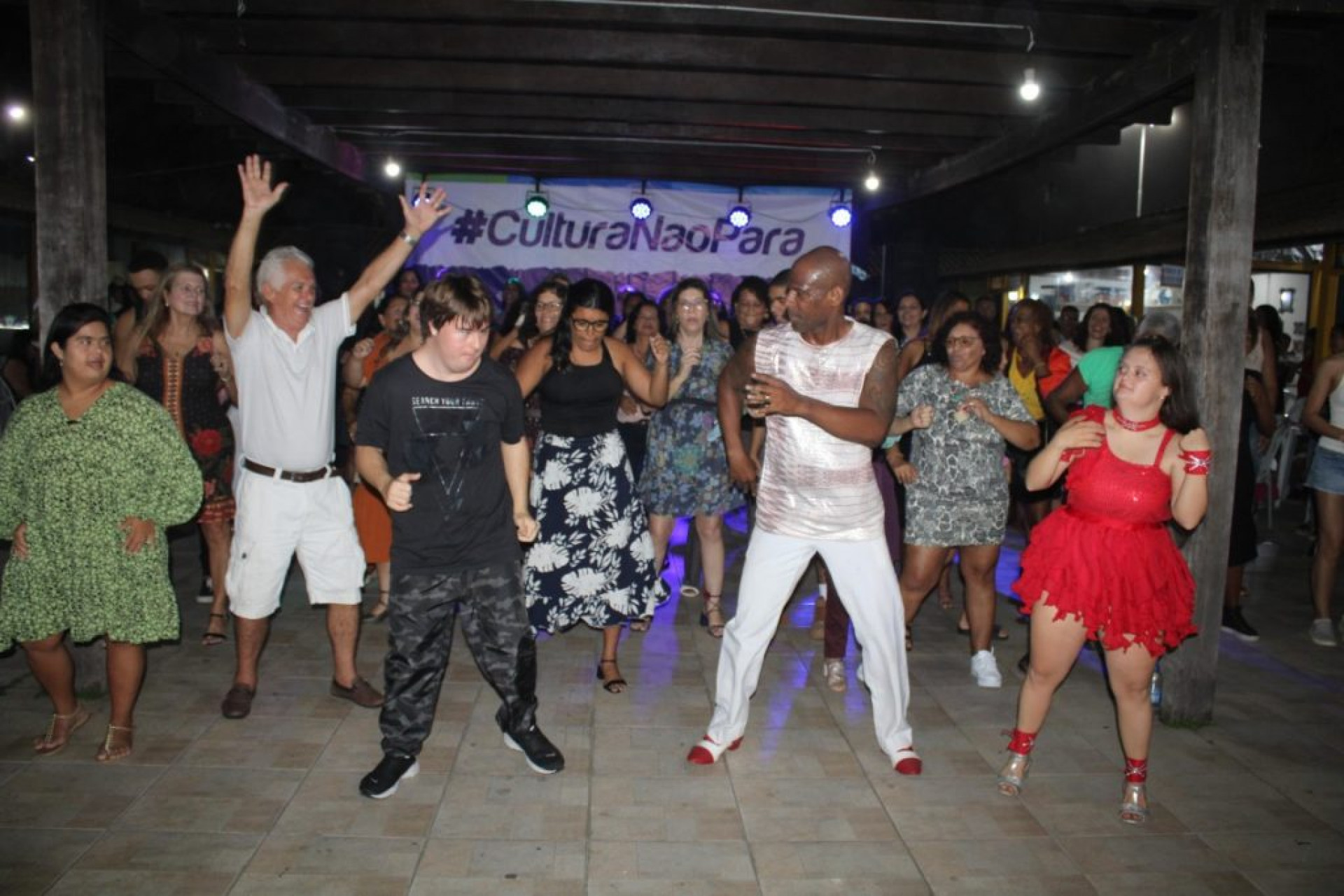 Dan&ccedil;a de sal&atilde;o  - Divulga&ccedil;&atilde;o 