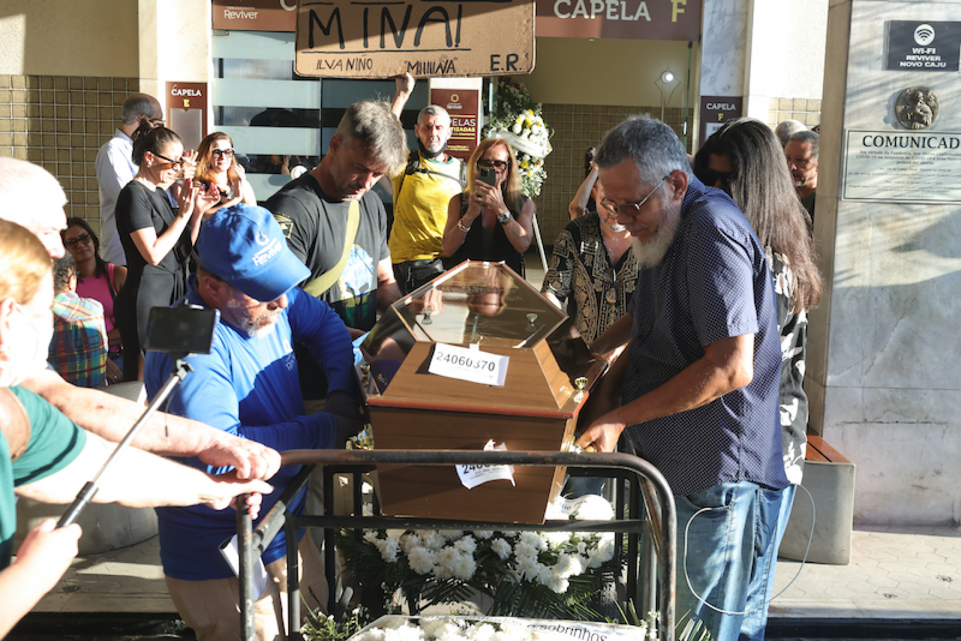 Sepultamento da atriz Ilva Niño no cemitério do Caju - Anderson Borde/AgNews