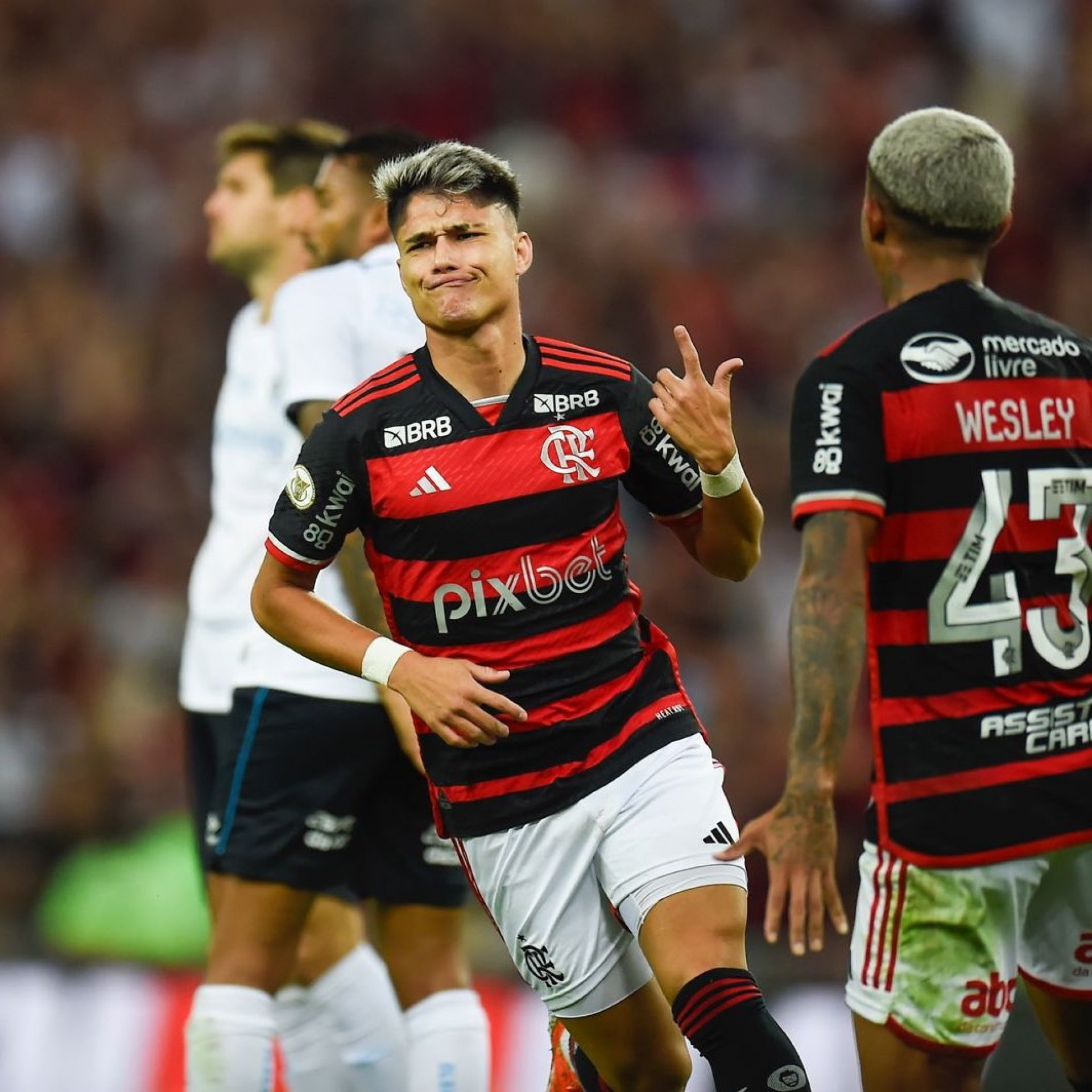 Luiz Araújo marcou dois gols no mesmo jogo pela primeira vez desde que chegou ao Flamengo - Divulgação/Flamengo