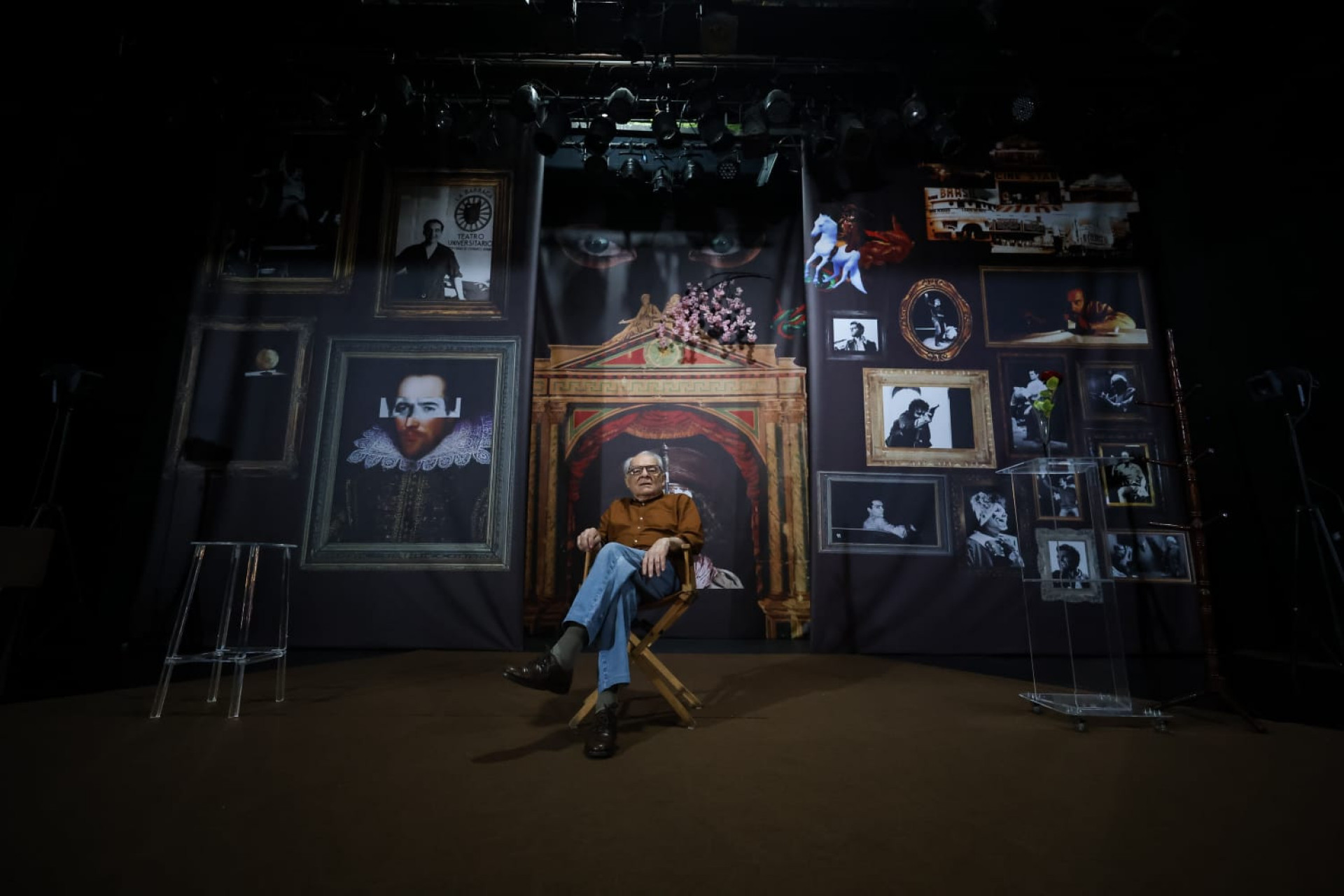 Othon Bastos no palco do monólogo 'Não me entrego, não' - Renan Areias / Agência O Dia