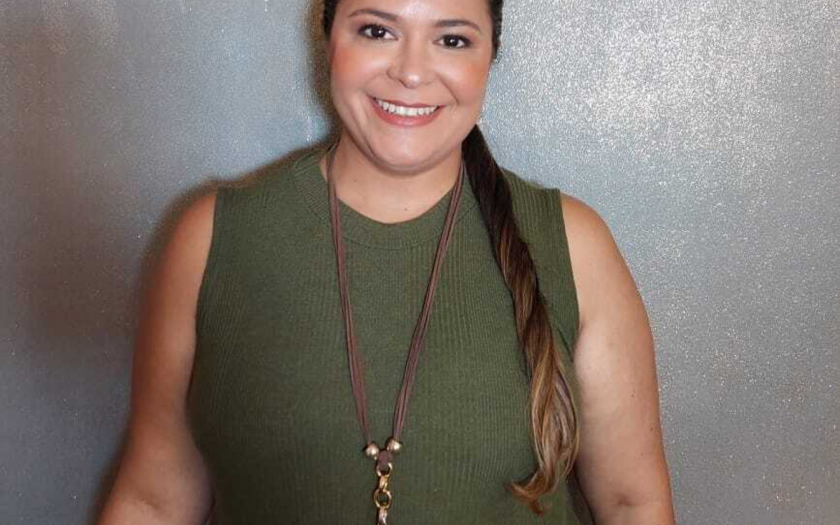 Carol Lucena, coordenadora de Língua Portuguesa, Literatura e Redação do Elite Rede de Ensino