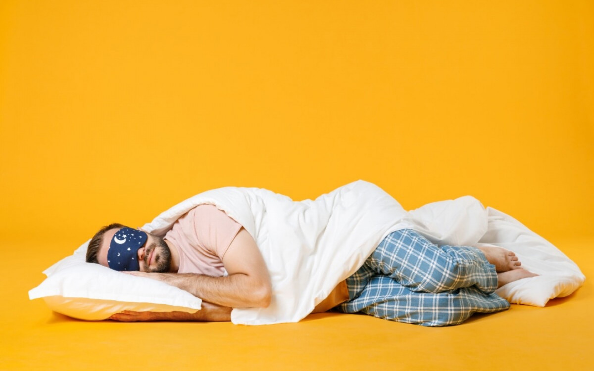 Sonhar com um amor do passado pode trazer sentimentos de nostalgia e saudade (Imagem: ViDI Studio | Shutterstock)