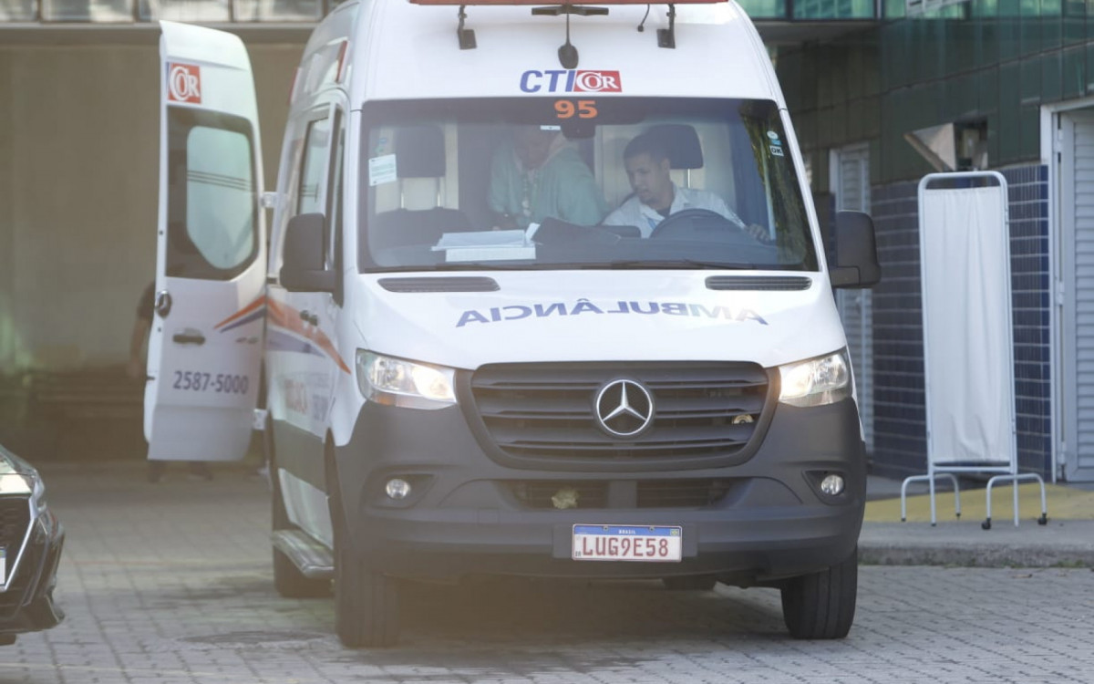 A menina foi transferida do Hospital Municipal Evandro Freire, na manhã desta sexta-feira (24) - Reginaldo Pimenta/Agência O DIA