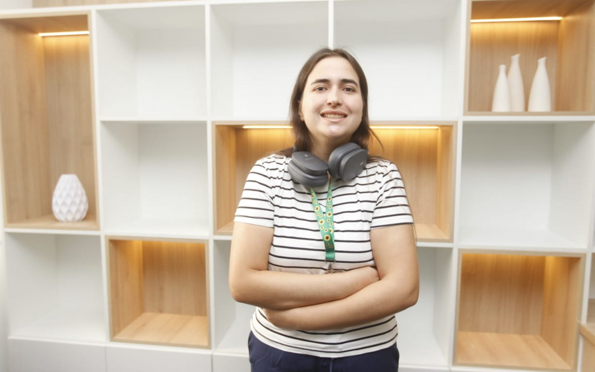 Maria Isabel, de 26 anos, é jornalista e autista