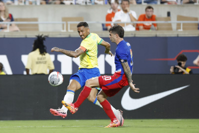 Danilo acata papel de liderança na Seleção: 'Aceito essa responsabilidade'