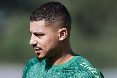 Fluminense segue sem propostas por André e Arias, mas precisa vender jogadores