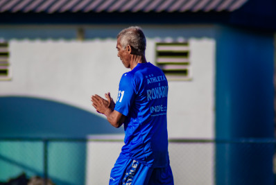 Romário será relacionado e projeta estreia pelo America: 'Muito bem de saúde'