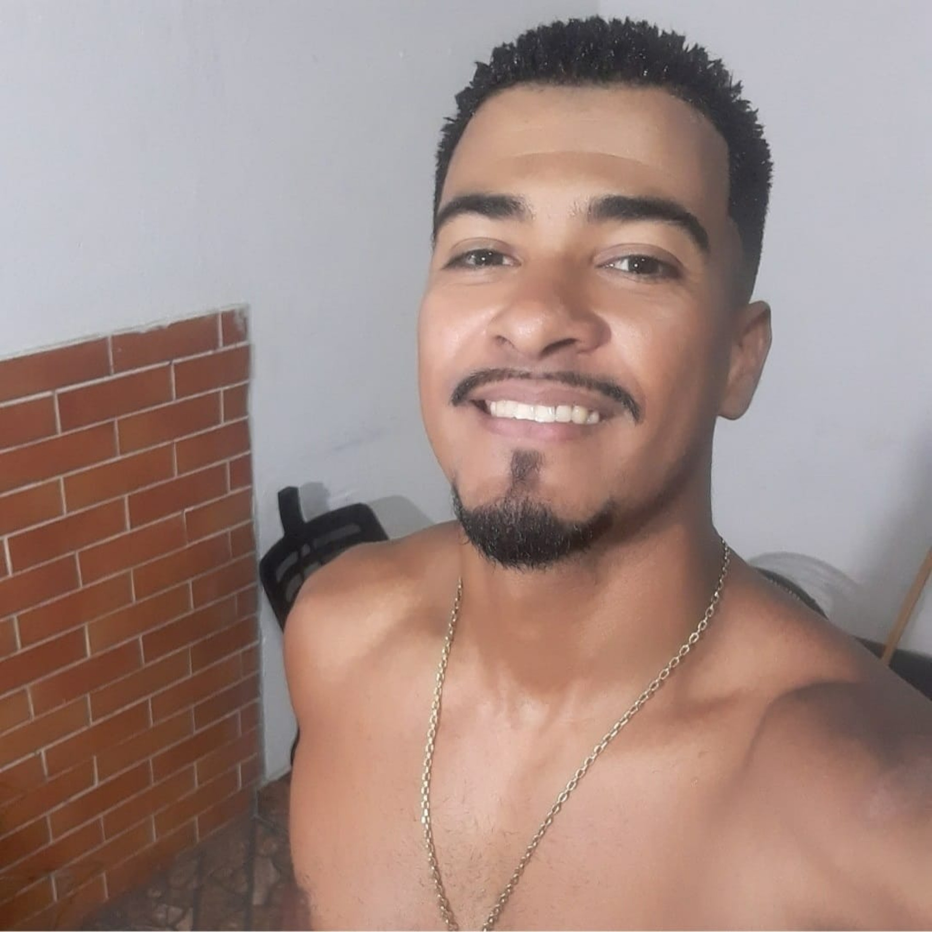 Carlos Vinicius Moreira dos Santos é procurado pelo homicídio do jovem Lyan Carlos