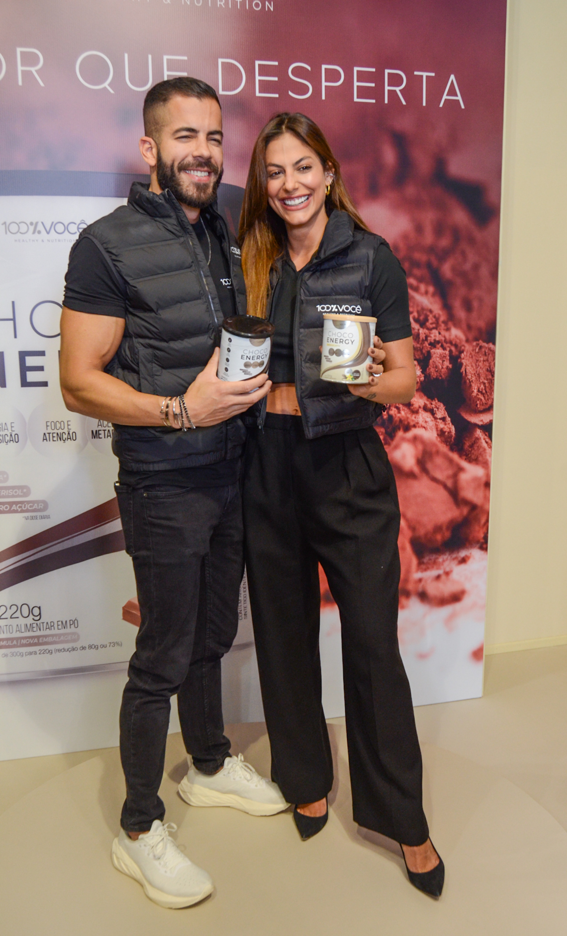 Mari Gonzalez e Pipo Marques se beijam durante evento em São Paulo 
 - Araujo / Agnews