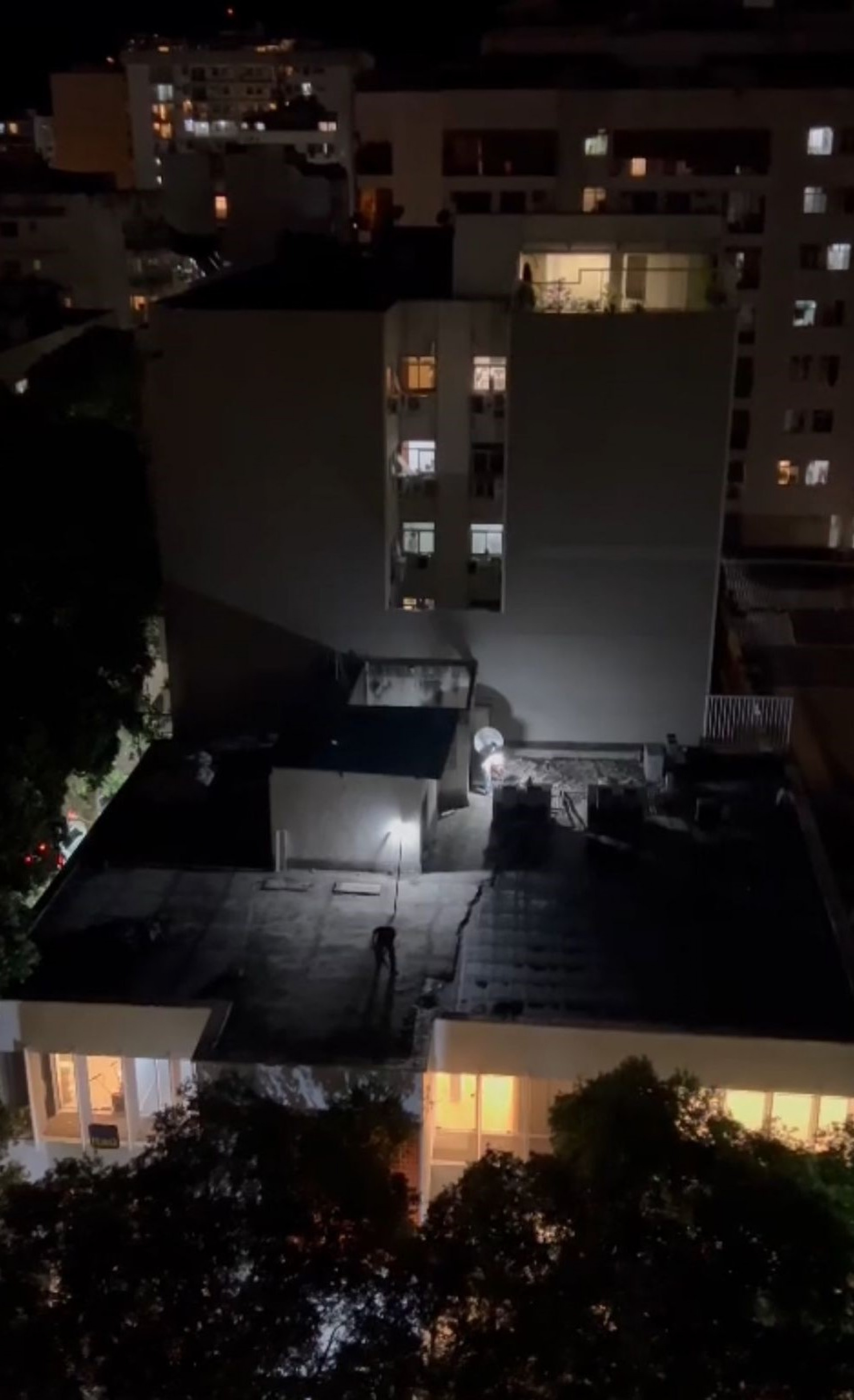 Obra com britadeira no telhado do Ita&uacute; da Volunt&aacute;rios teria sido &agrave;s 21h - Arquivo pessoal