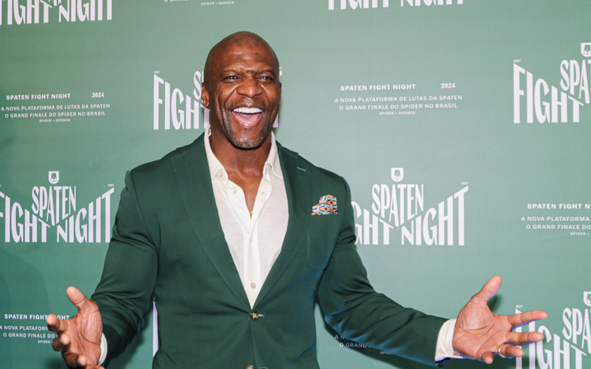 Terry Crews marca presença em luta de Anderson Silva e Chael Sonnen