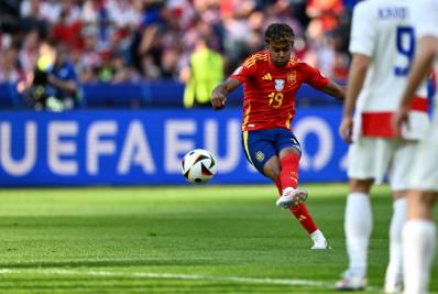 Com jogador mais jovem em uma Eurocopa, Espanha vence a Croácia