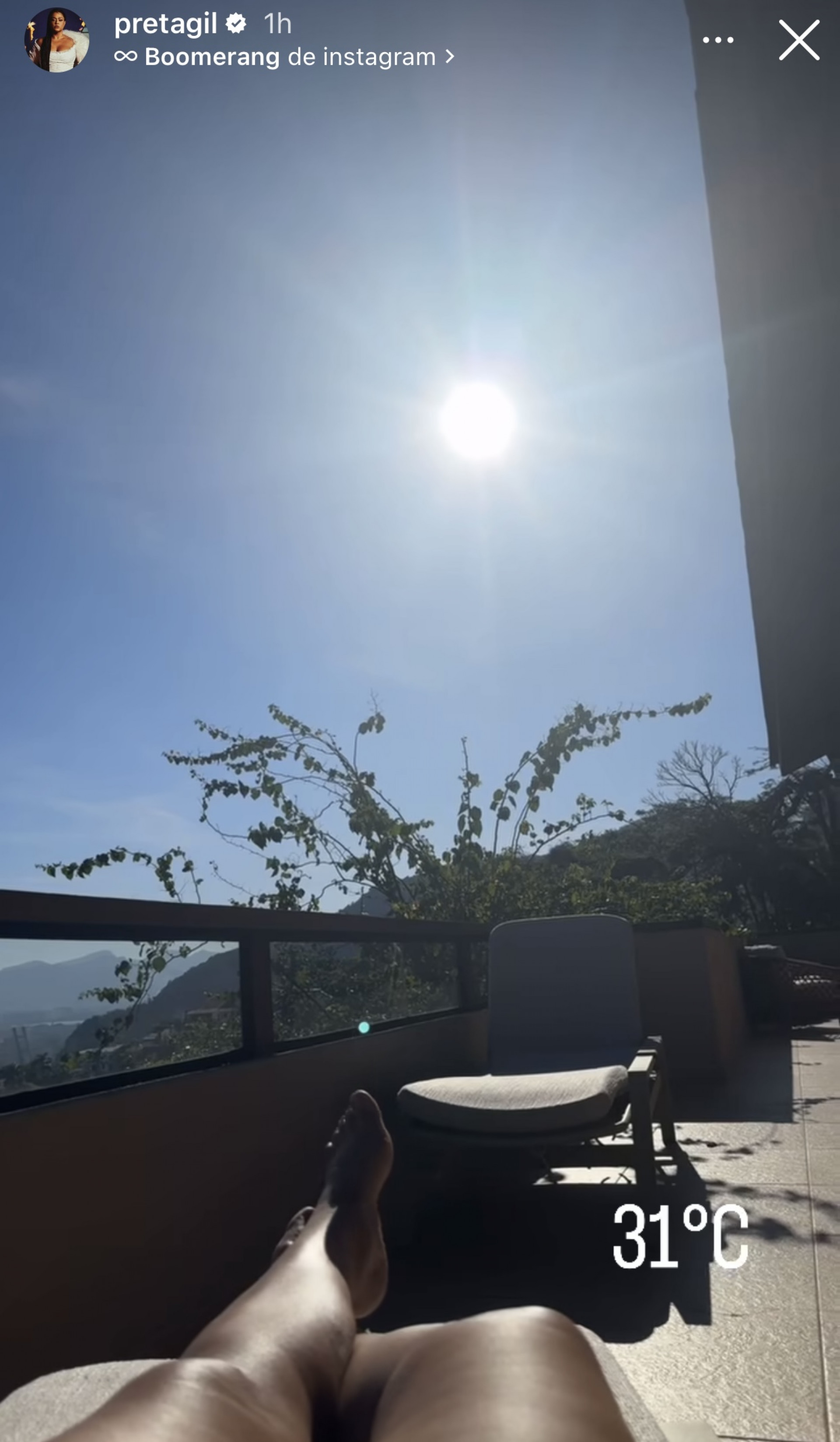 Preta Gil faz topless para renovar bronzeado - Reprodução