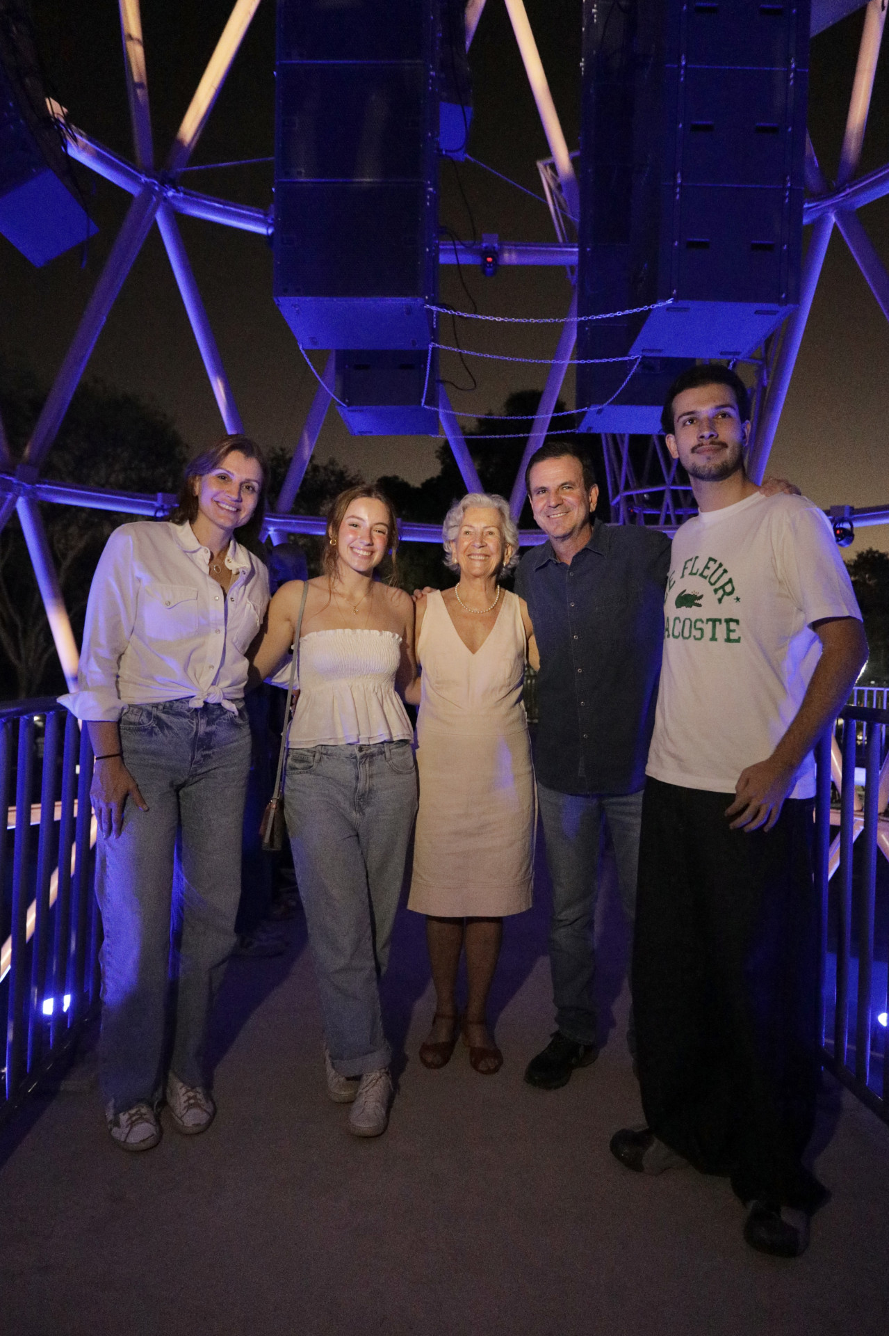 Eduardo Paes, a esposa (à esq.) e a família da jornalista - Divulgação / Prefeitura