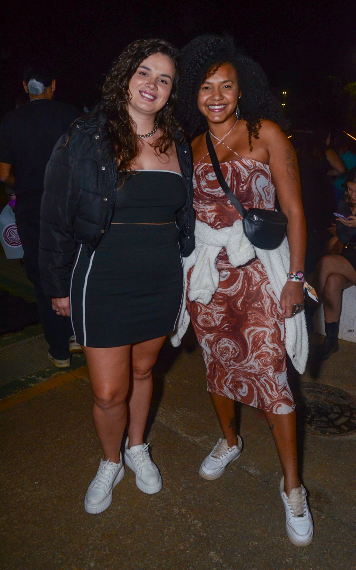 Jessilane Alves e a namorada, Sté Fricks, marcam presença em evento de festa junina