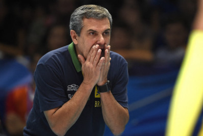 Zé Roberto mostra orgulho com feito inédito da seleção feminina e afirma: 'Agora é outro torneio'