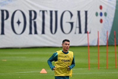 Criança recusa R$ 28,8 mil por camisa autografada de Cristiano Ronaldo