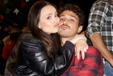 Larissa Manoela posta cliques de festa junina com André Luiz Frambach: 'Melhor de junho'