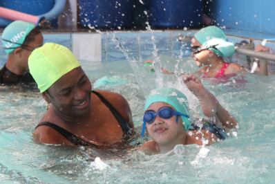 Natação gratuita para crianças em São Gonçalo