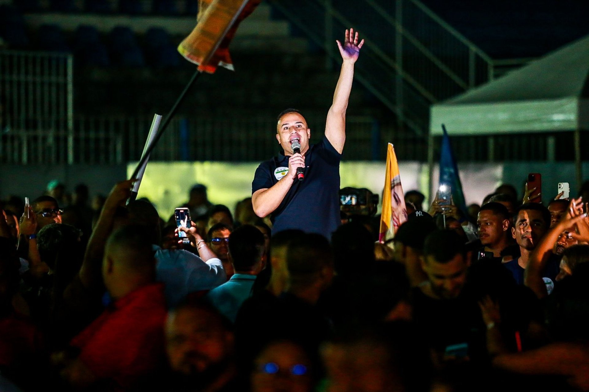 Matheus do Waguinho inicia discurso no meio da multidão com mais de 30 mil pessoas em Heliópolis - Divulgação / Rafael Barreto