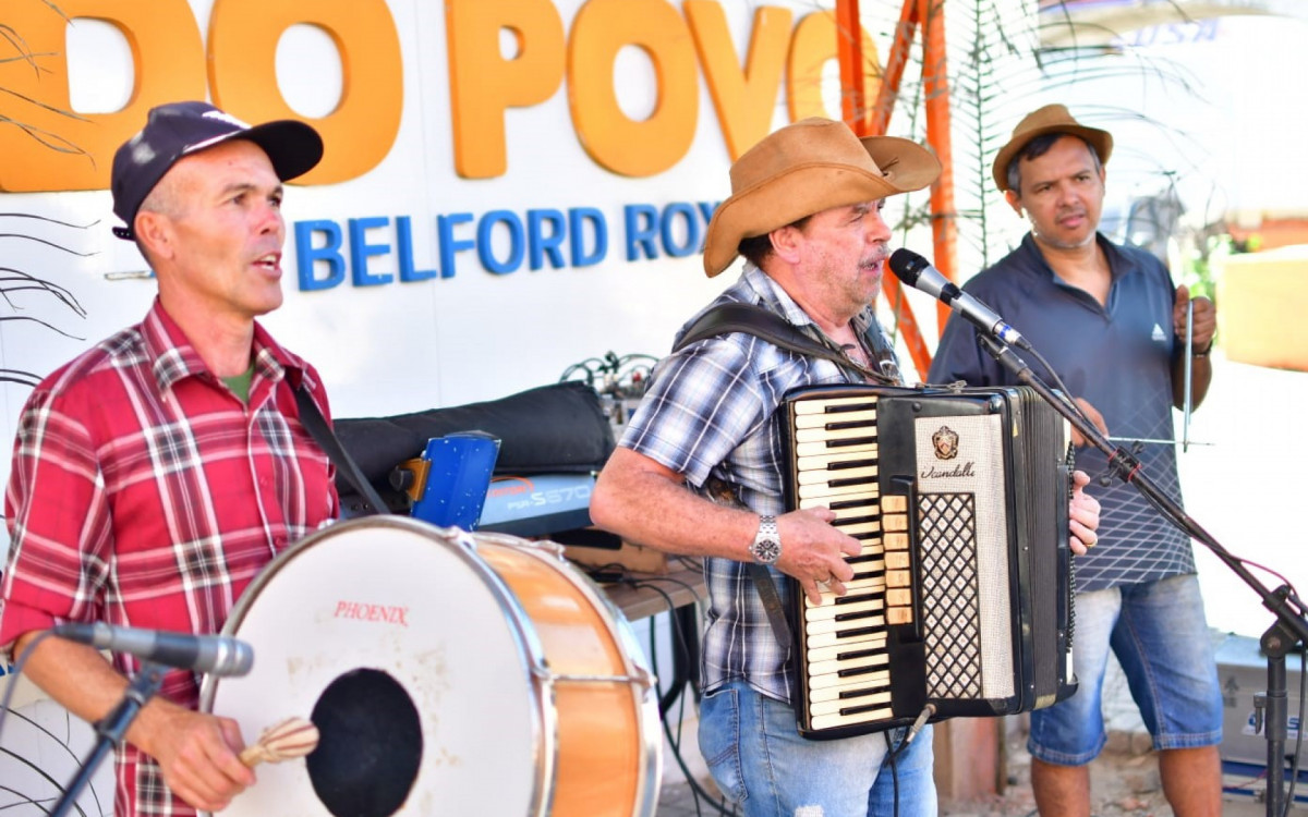 A banda Brasa do Forró tocou sucessos de diversos artistas nordestinos e animou o público