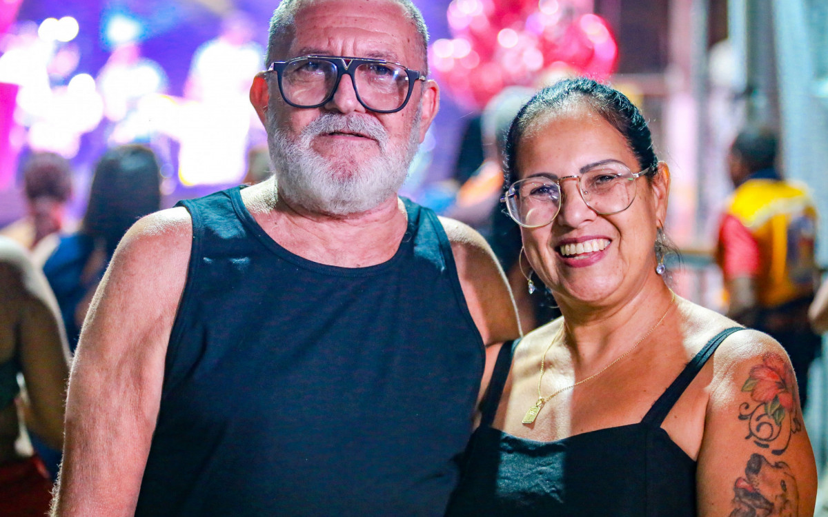 Juntos há 42 anos, o casal de moradores de Areia Branca, Ivonise Correia e Denildo Correia, curtiram bastante a roda de samba