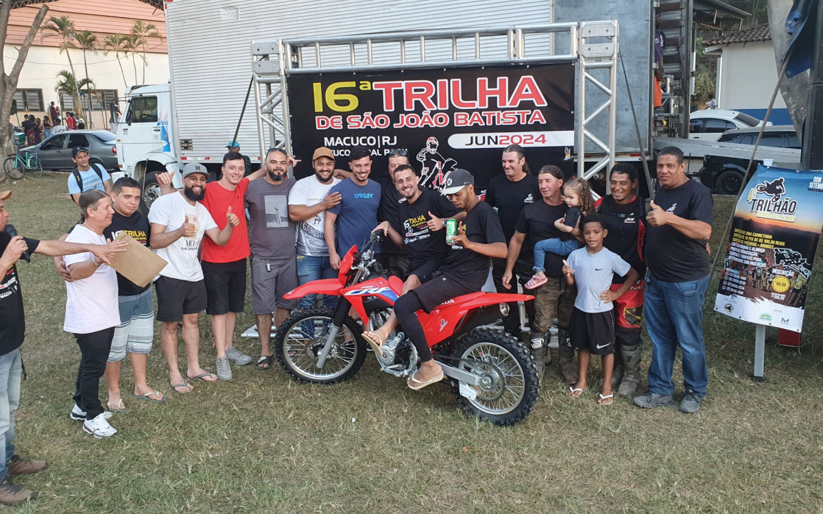 O motociclista Henrique Barros Marques, do município vizinho de Cordeiro, ganhou o sorteio da motocicleta 0KM