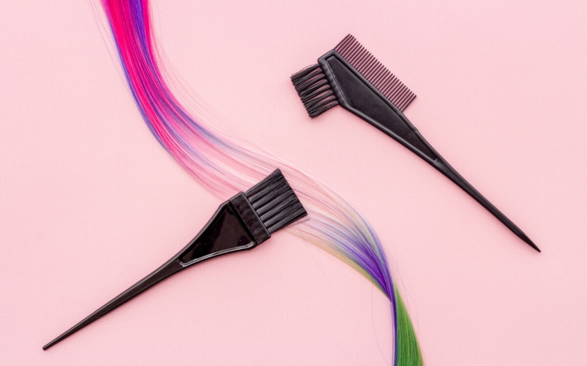 H&aacute;bitos simples evitam danos ao tingir os cabelos (Imagem: 9dream studio | Shutterstock)