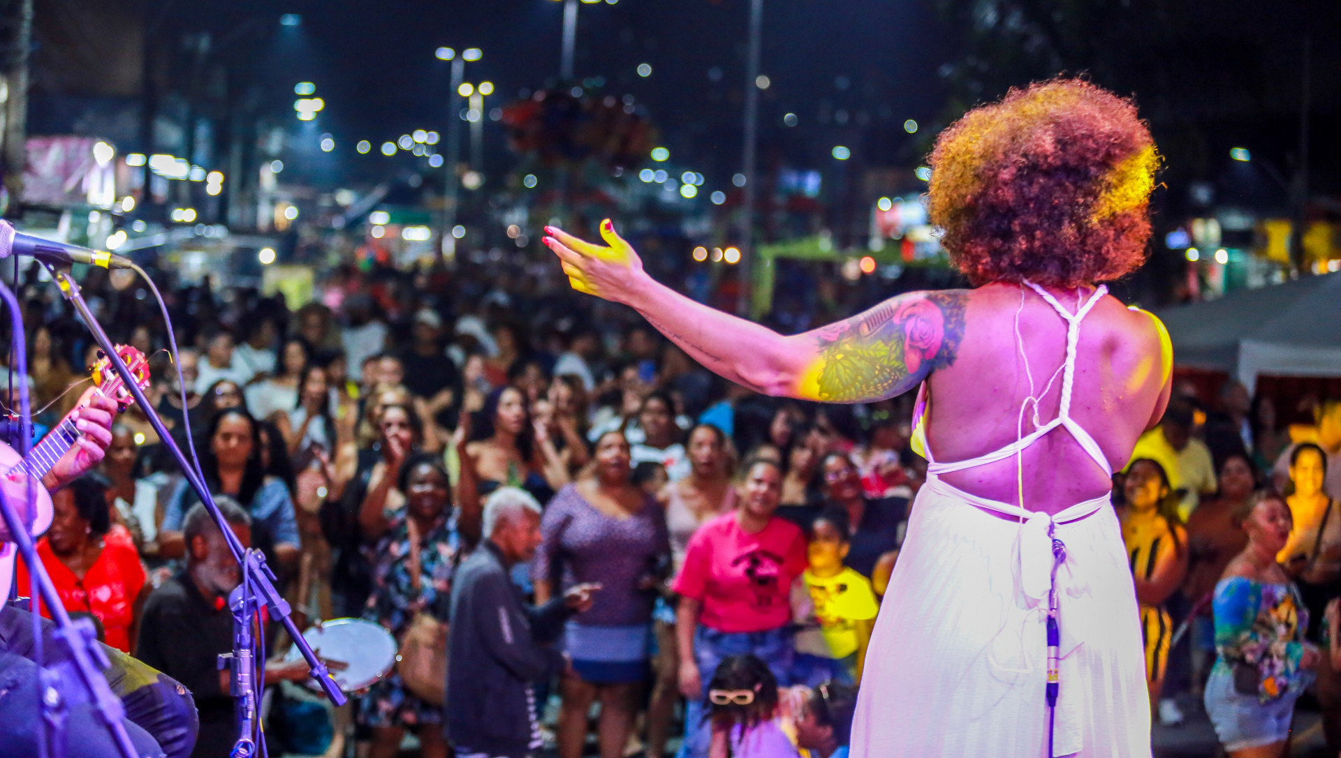 Priscila Gouv&ecirc;a sacudiu a galera na Pra&ccedil;a de Areia Branca - Rafael Barreto / PMBR