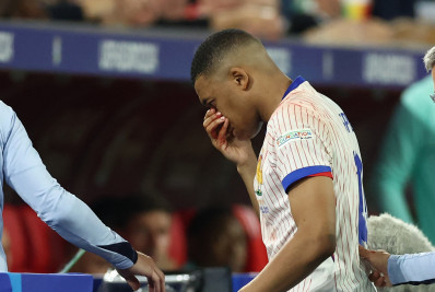 Mbappé tem fratura no nariz e deve usar máscara de proteção no restante da Eurocopa