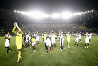 Artur Jorge e Marlon Freitas comandam preleção antes da vitória do Botafogo