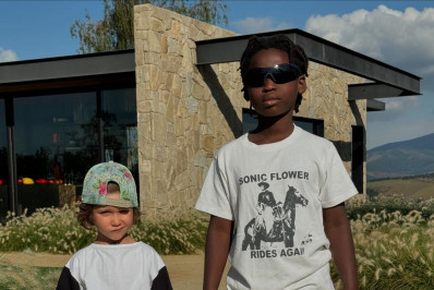 Gio Ewbank se derrete pelos filhos: 'Minha duplinha dinâmica'