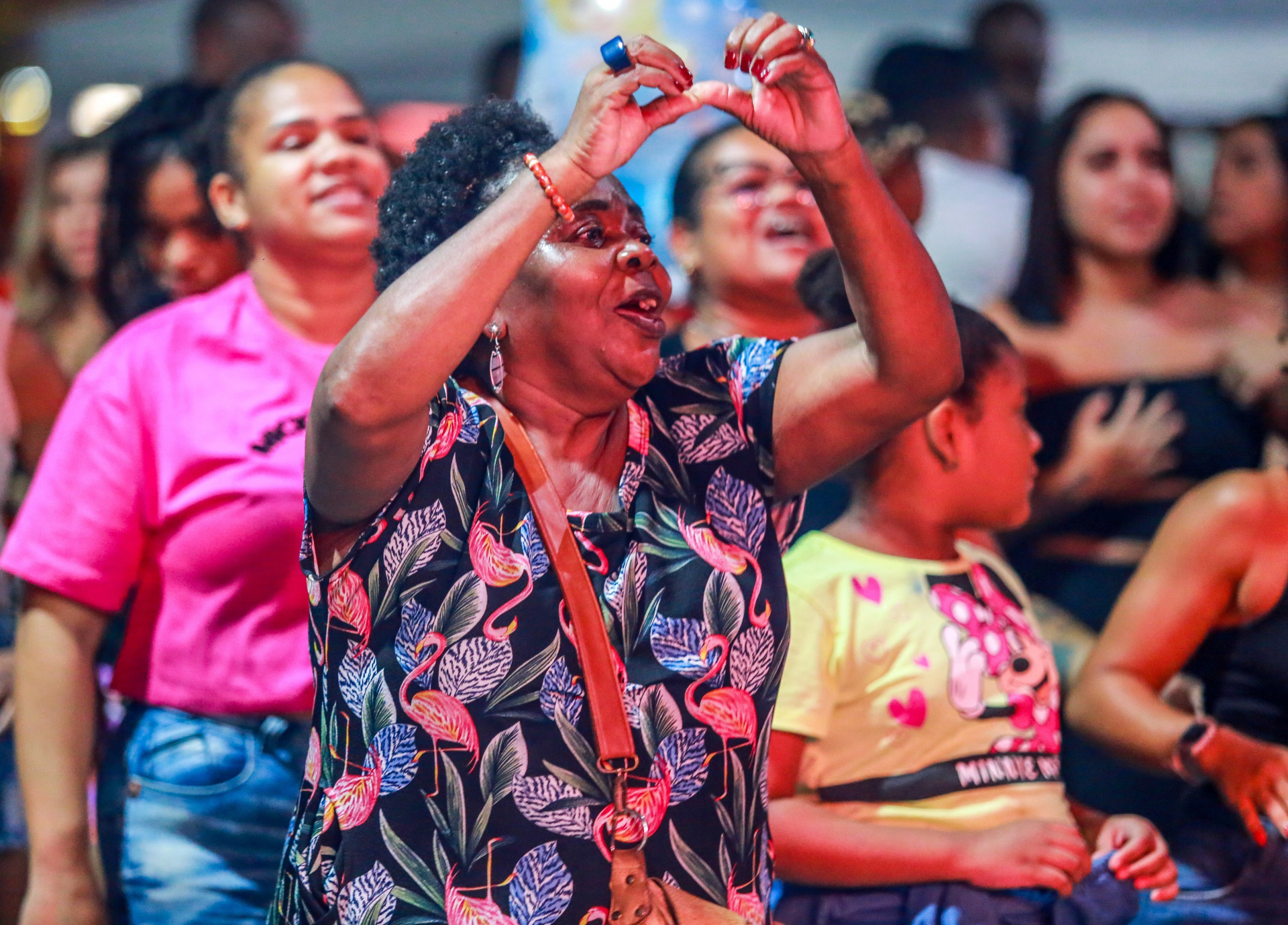 O p&uacute;blico vibrou com a apresenta&ccedil;&atilde;o do grupo Dez mais e de Priscila Gouveia na Pra&ccedil;a de Areia Branca - Rafael Barreto / PMBR