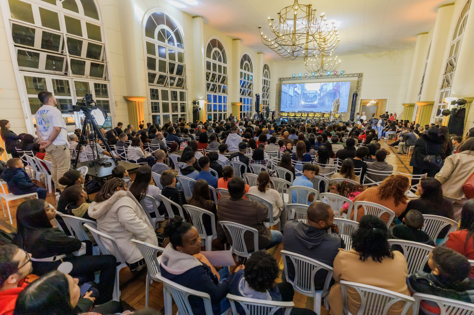 Noite de casa cheia no Espaço Cultural Higino com mais de 500 presentes, entre alunos, familiares e convidados - Bruno Nepomuceno