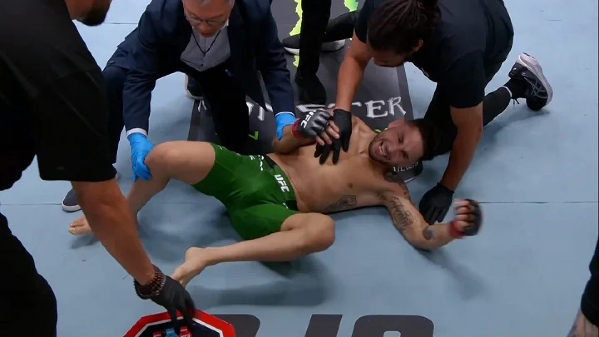 Alex Perez se lesionou e Taira Tatsuro venceu a luta principal do UFC Vegas 93    - (Foto: Reprodução)