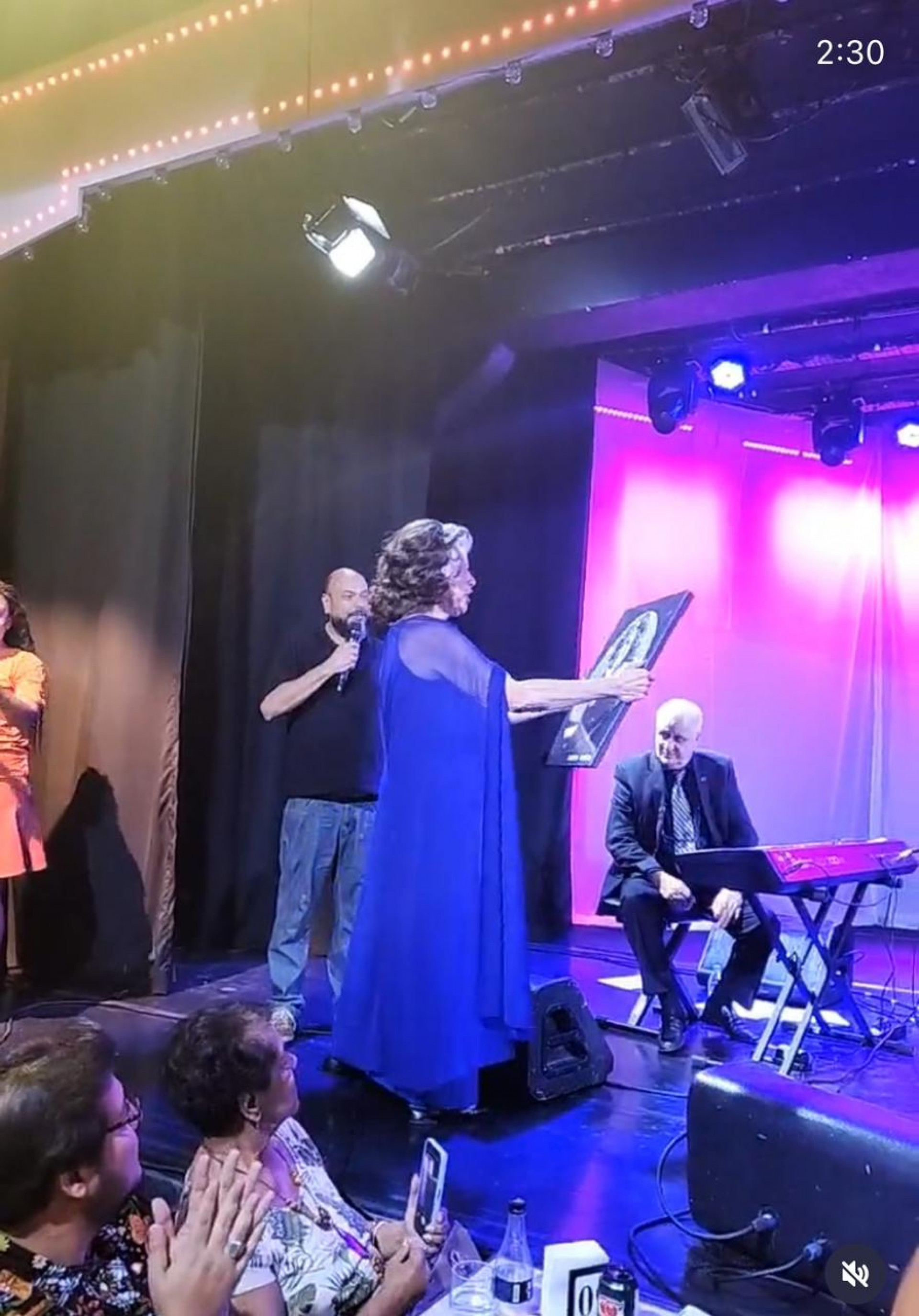 Divina Val&eacute;ria recebeu quadro com sua foto - Reprodu&ccedil;&atilde;o / Instagram