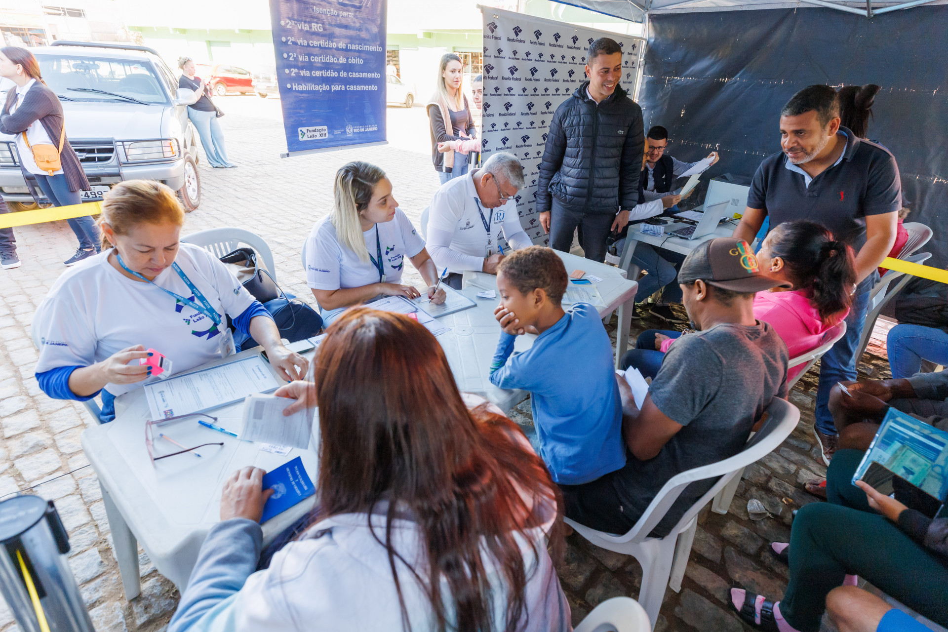 Equipe da Fundação Leão XIII ofereceu isenção de taxas para certidões de nascimento/casamento/óbito - Bruno Nepomuceno