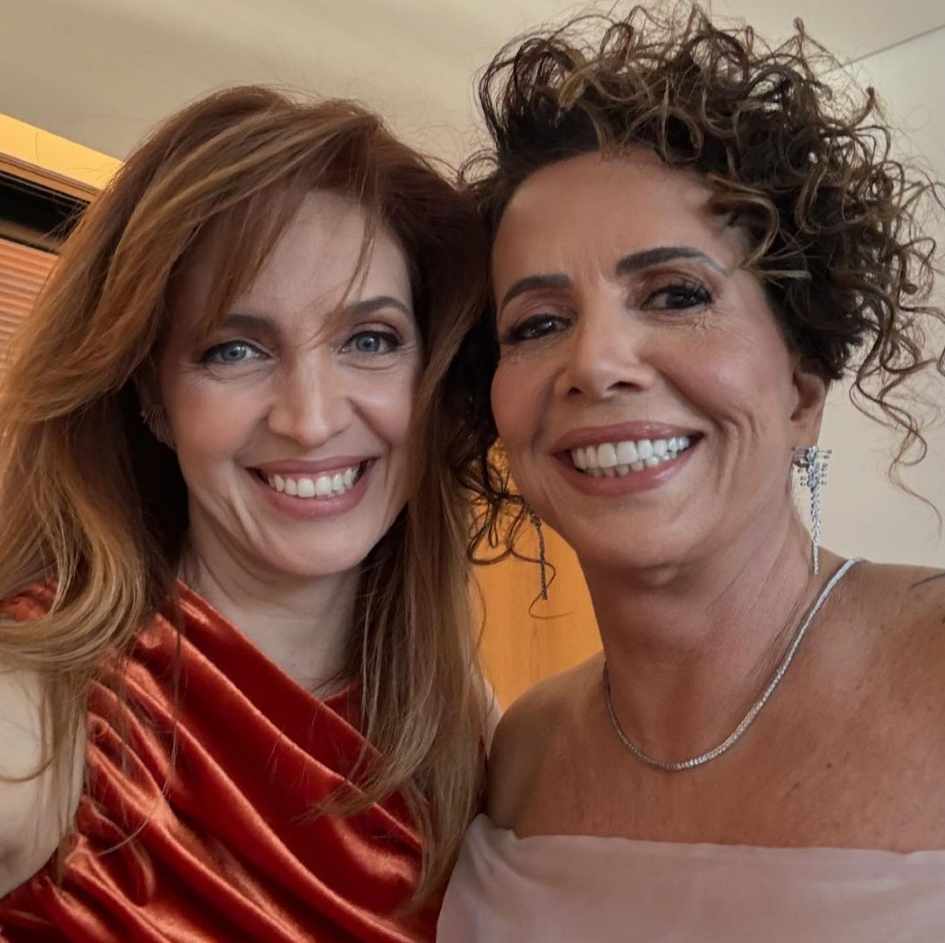 Poliana Abritta posta cliques do casamento da mãe - Reprodução