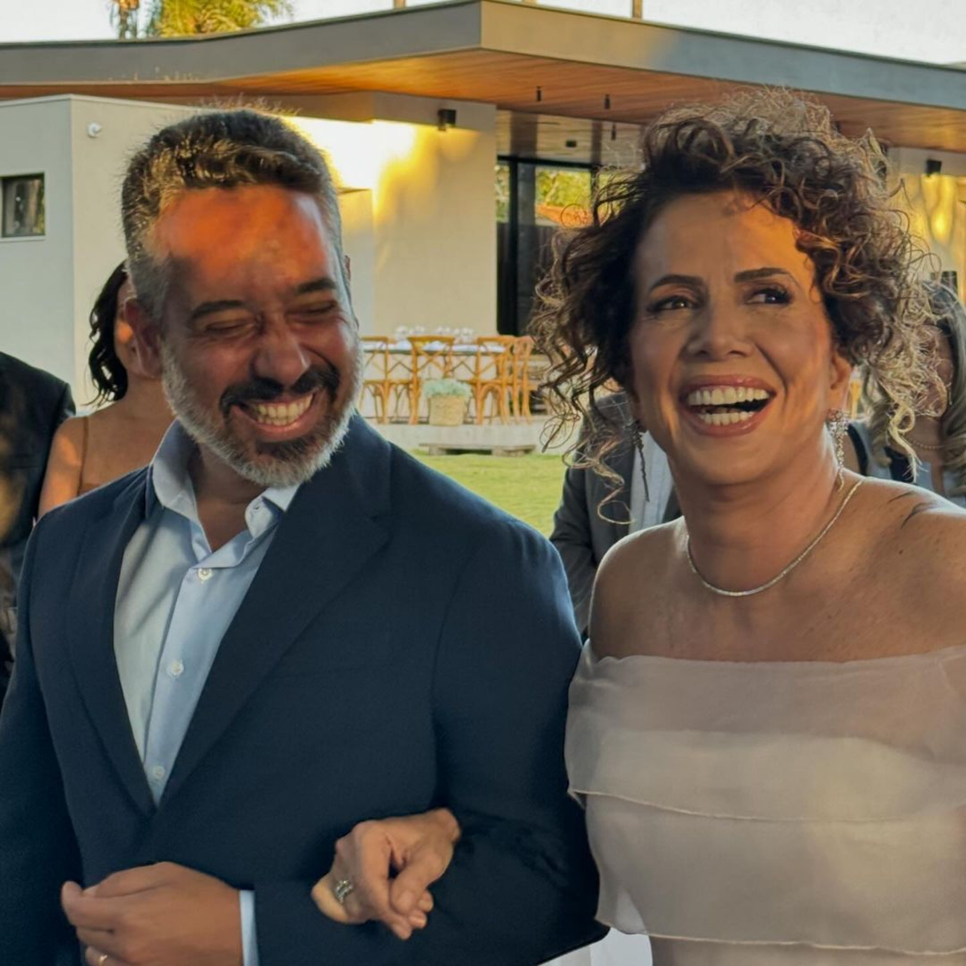 Poliana Abritta posta cliques do casamento da mãe - Reprodução