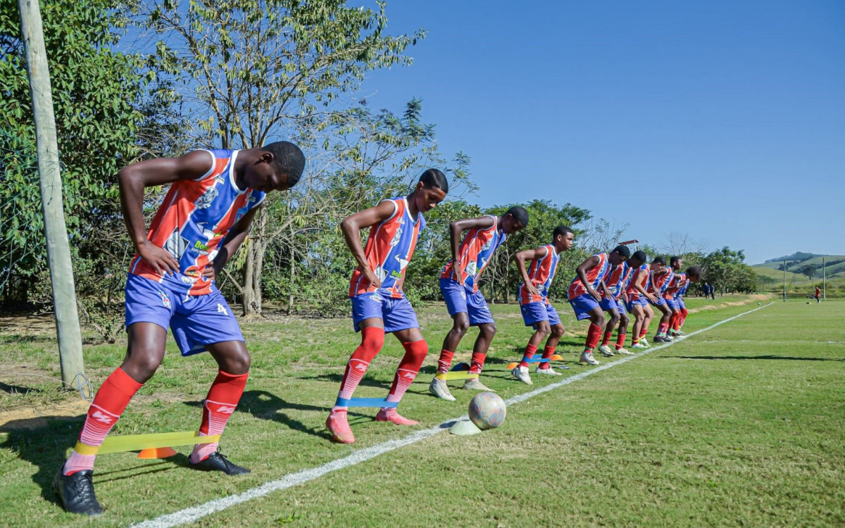 O time Sub-16 realizando treino para Copa União