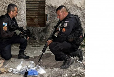 PM prende traficante com drogas, rádio e dinheiro em Belford Roxo