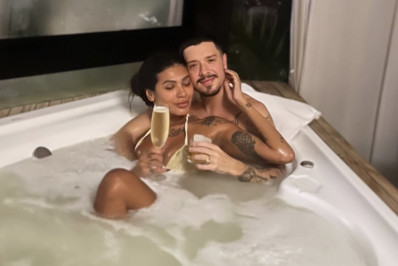 Pocah curte spa com o noivo e declara: 'Te amo, minha vida'
