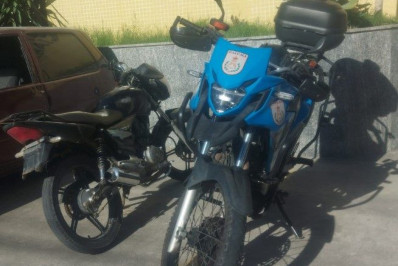 Polícia Militar prende homem dirigindo motocicleta sem placa em Araruama