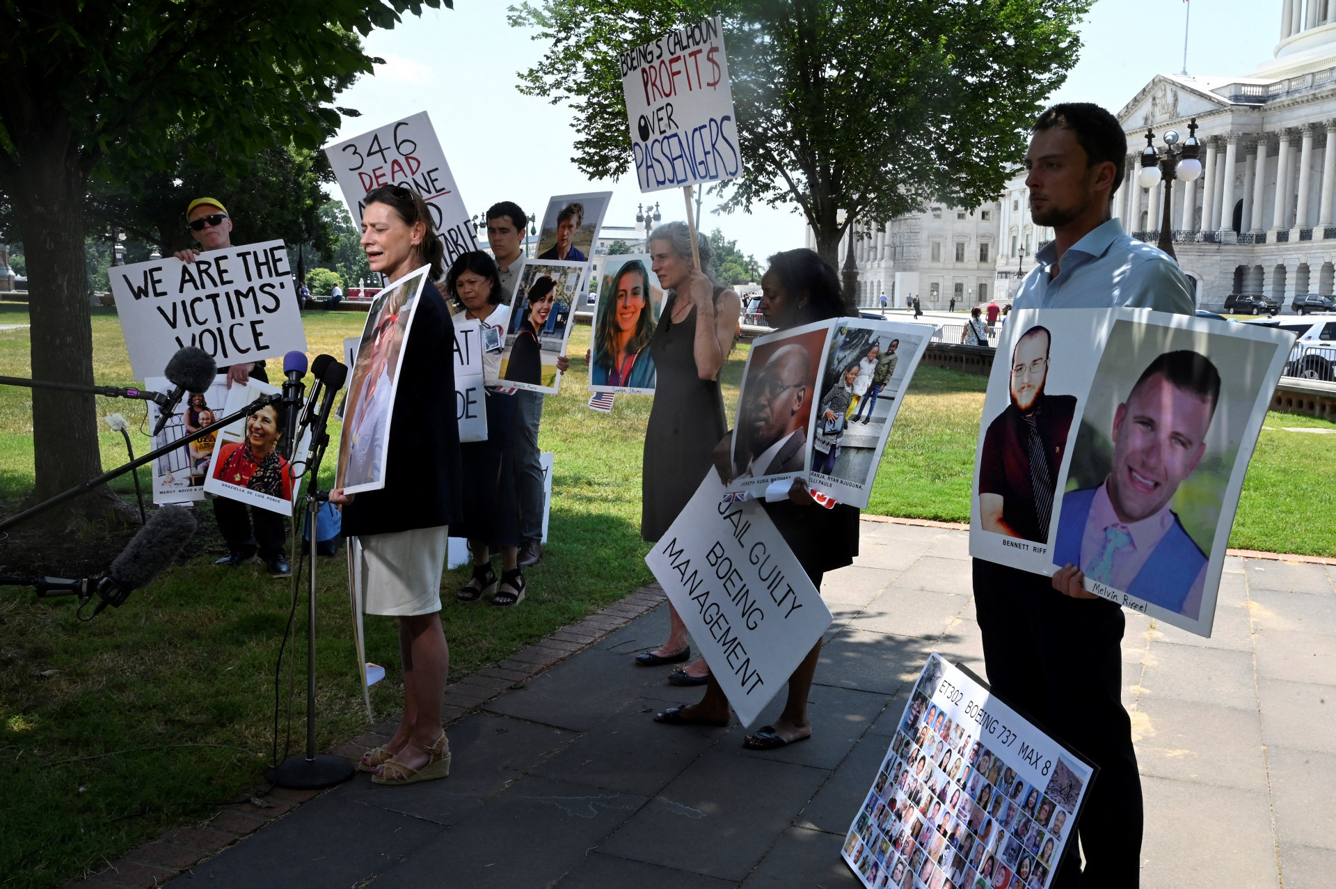 Familiares de vítimas de acidentes aéreos pedem multa de US$ 24,8 bilhões para Boeing  - AFP