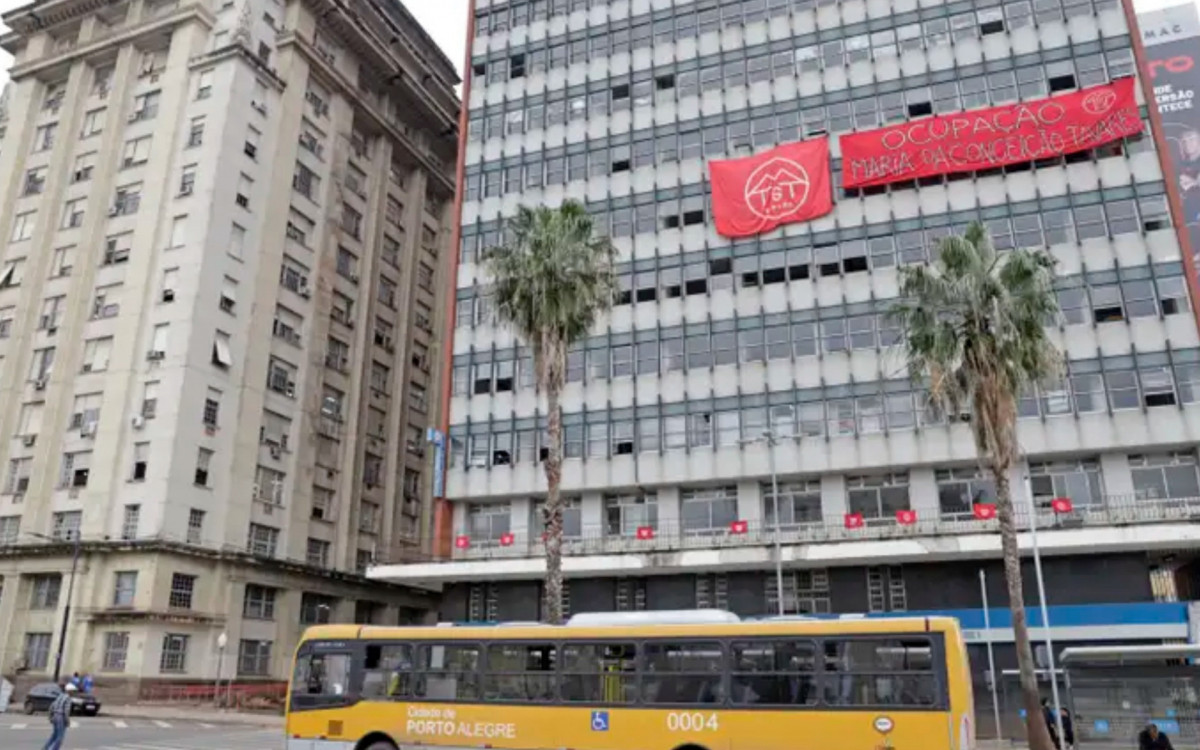 Edifício no Centro Histórico onde vivem famílias de ocupações do MTST