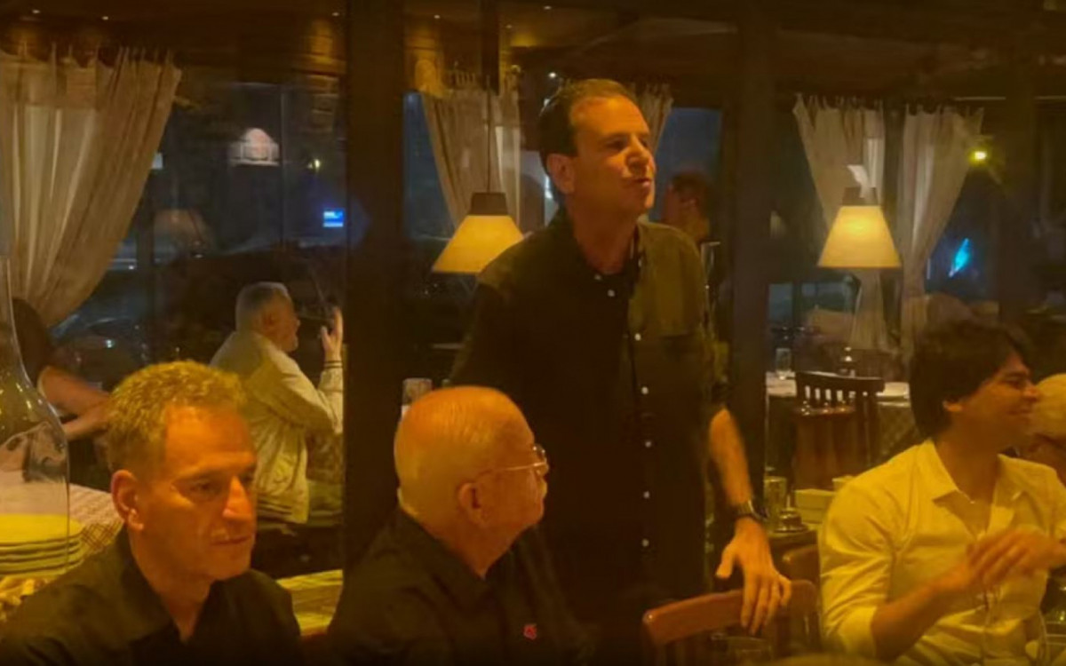 Eduardo Paes e Rodolfo Landim em jantar na Barra