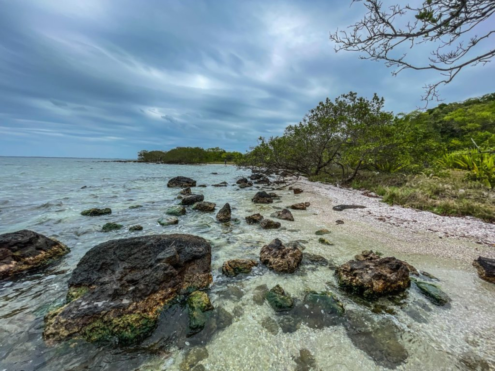 Praia das Pedras de Sapiatiba - Divulgação 