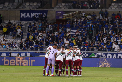 'Fora Diniz' e '2023 acabou': torcida do Fluminense protesta em nova derrota